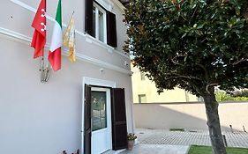 Four Lions Villa Guesthouse